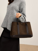 Carica l'immagine nel visualizzatore di Gallery, Borsa Tote Céline Chevron