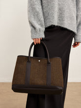 Carica l'immagine nel visualizzatore di Gallery, Borsa Tote Céline Chevron