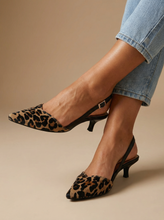 Carica l'immagine nel visualizzatore di Gallery, Savana Chic – Slingback con Punta Animalier Comoda